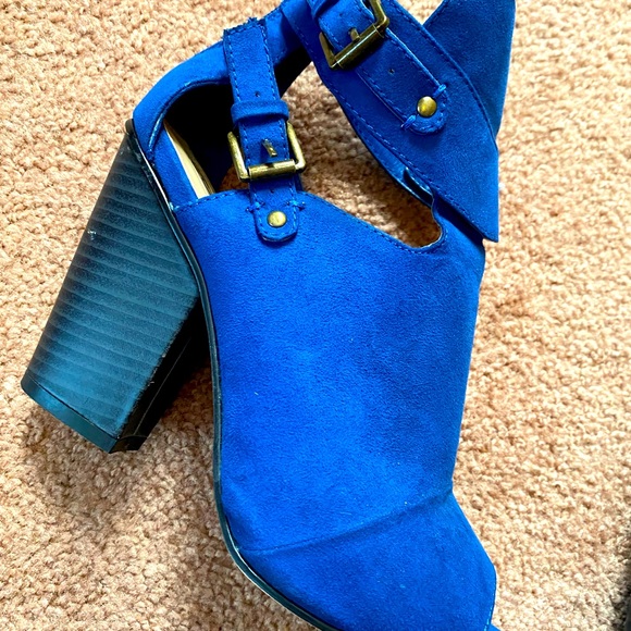 🍀Leila Stone Blue Suede Heels with Two Buckles size 6.5 - Picture 8 of 11